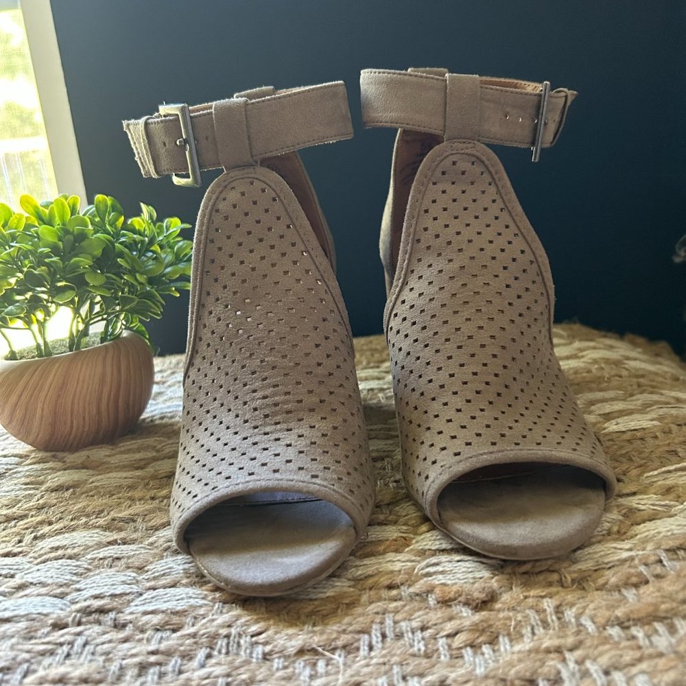Universal Thread Peep Toe Block Heels - Picture 3 of 5
